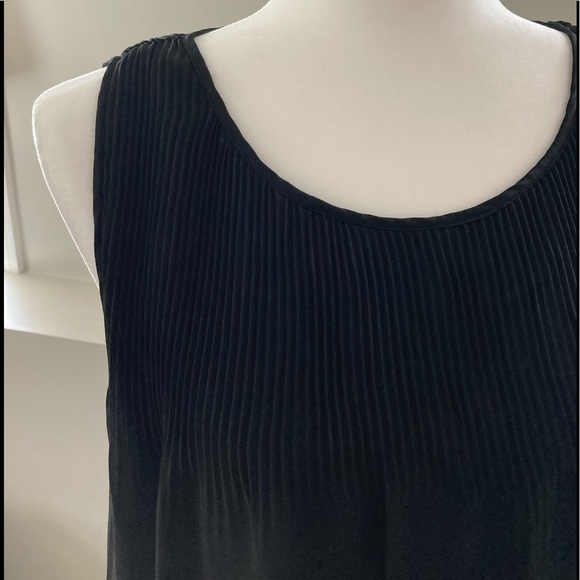 ❌SOLD Max Studio pleated black tank - Picture 2 of 7